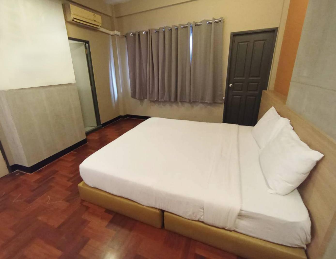 Go Inn Silom โกอินน์ สีลม - สถานีรถไฟฟ้าเซนต์หลุยส์ Банкок Екстериор снимка